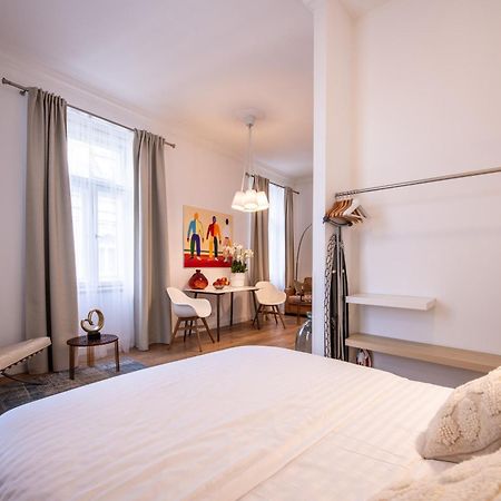 Modern Downtown Apt - Renovated, On Ideal Location Praga Exterior foto