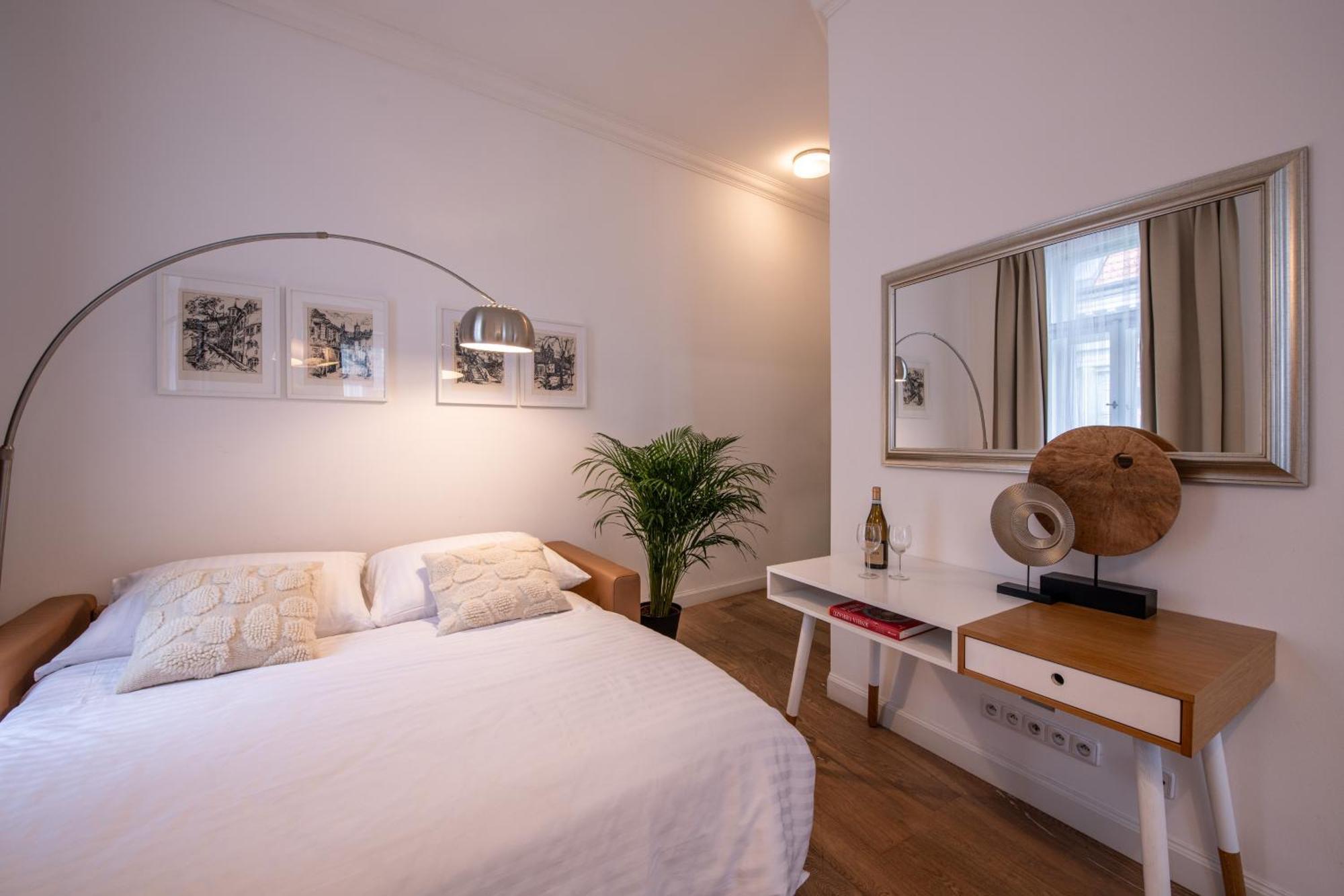 Modern Downtown Apt - Renovated, On Ideal Location Praga Exterior foto