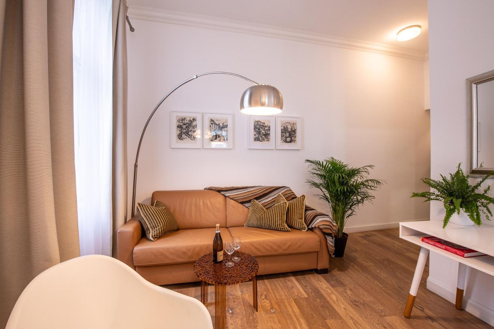 Modern Downtown Apt - Renovated, On Ideal Location Praga Exterior foto