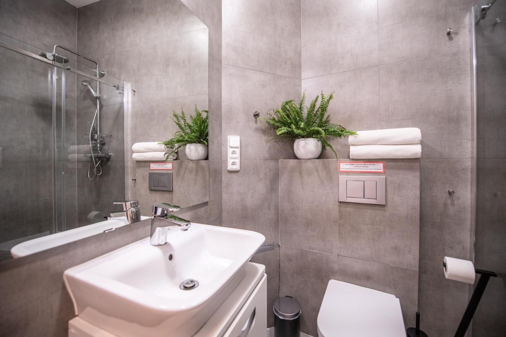 Modern Downtown Apt - Renovated, On Ideal Location Praga Exterior foto