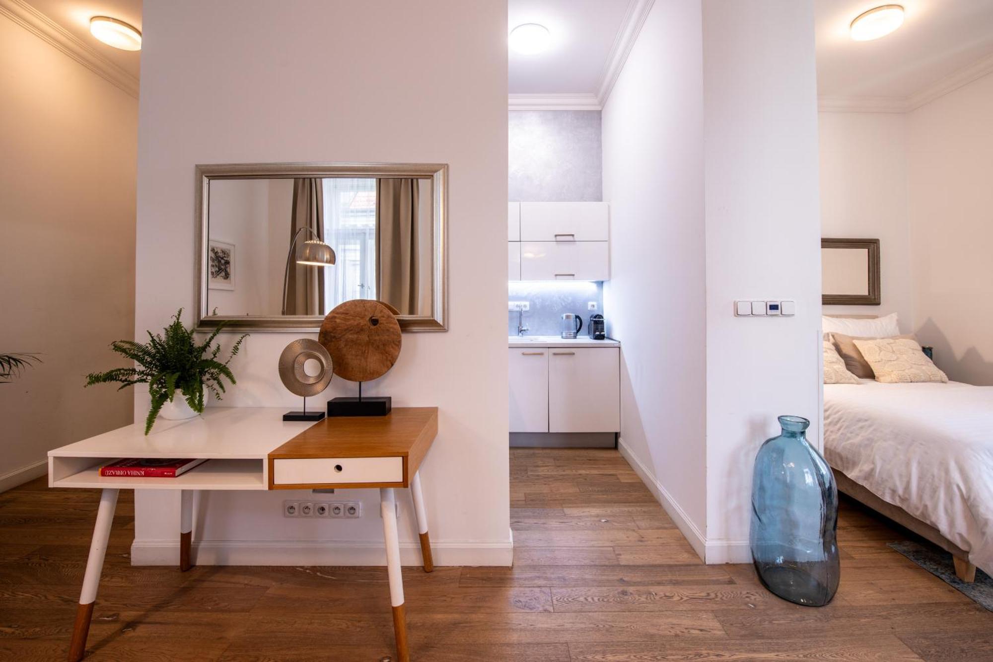 Modern Downtown Apt - Renovated, On Ideal Location Praga Exterior foto