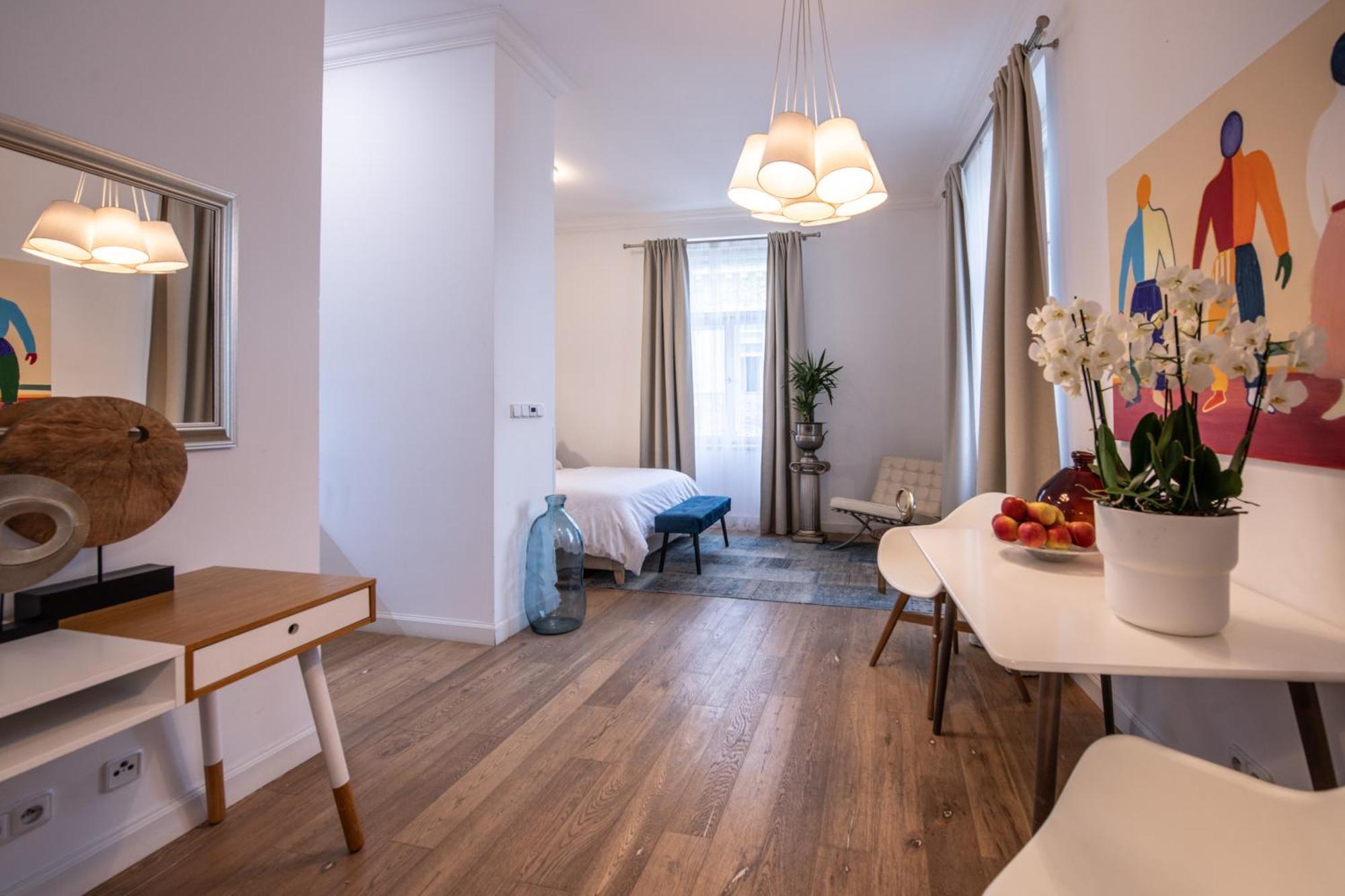 Modern Downtown Apt - Renovated, On Ideal Location Praga Exterior foto