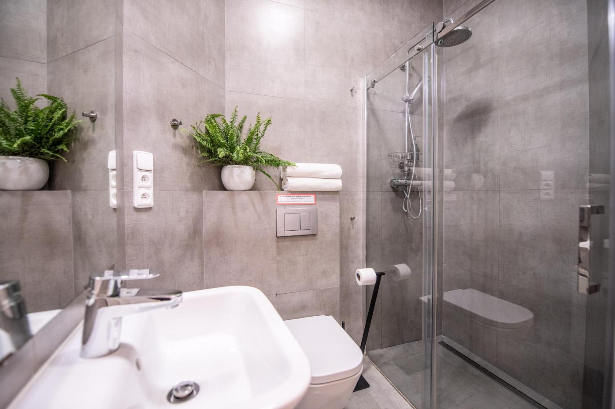 Modern Downtown Apt - Renovated, On Ideal Location Praga Exterior foto