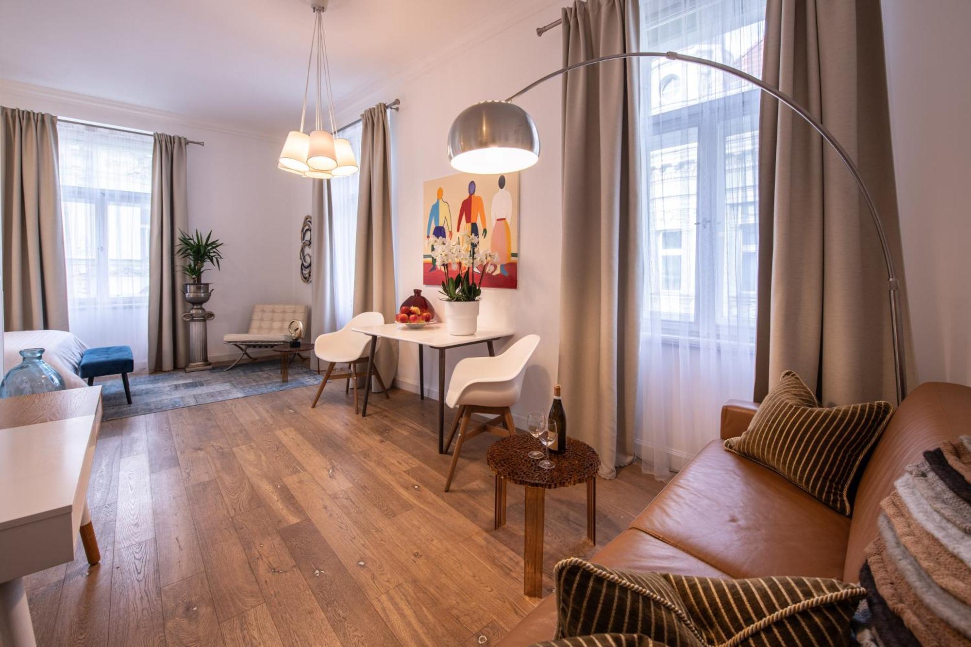 Modern Downtown Apt - Renovated, On Ideal Location Praga Exterior foto