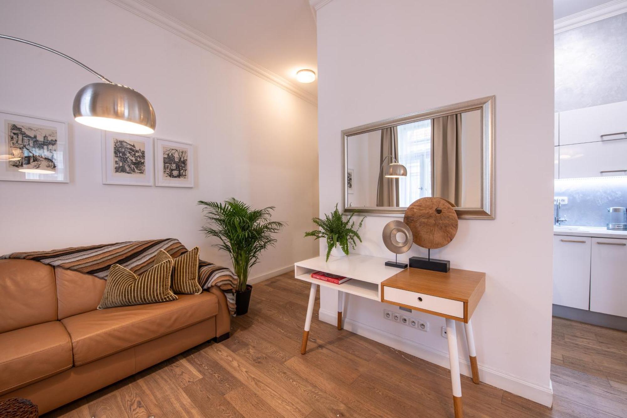 Modern Downtown Apt - Renovated, On Ideal Location Praga Exterior foto