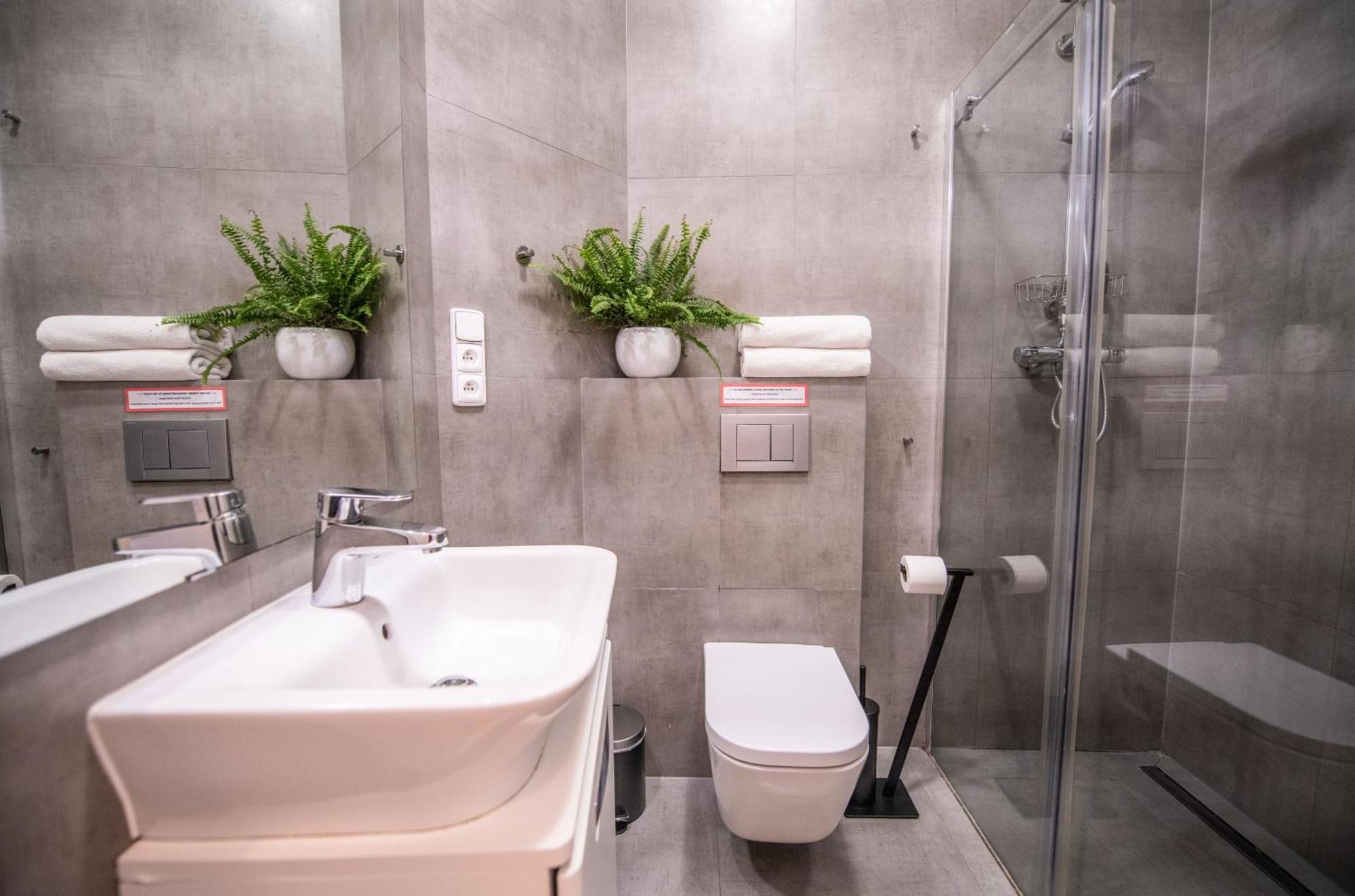 Modern Downtown Apt - Renovated, On Ideal Location Praga Exterior foto