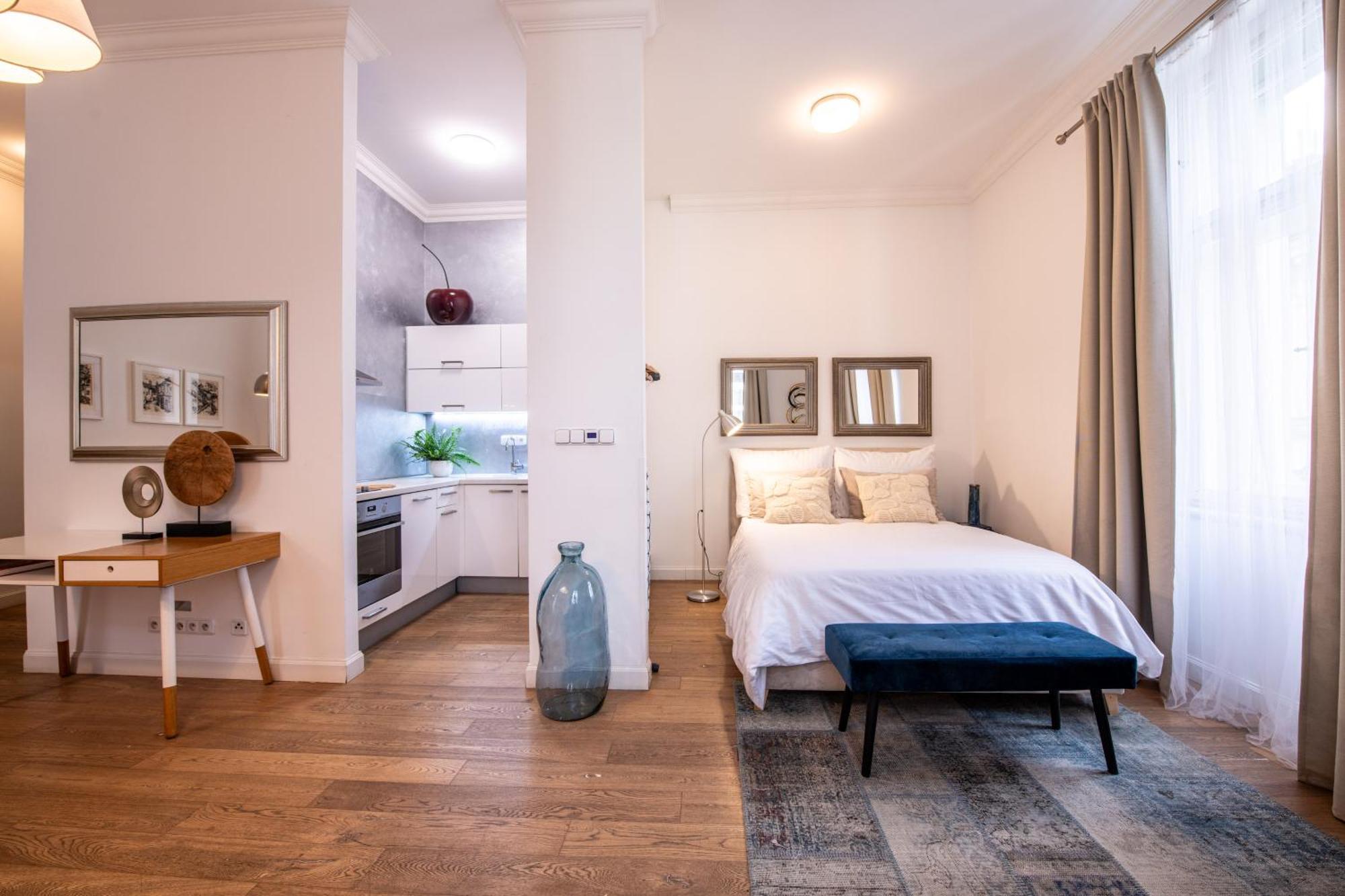Modern Downtown Apt - Renovated, On Ideal Location Praga Exterior foto