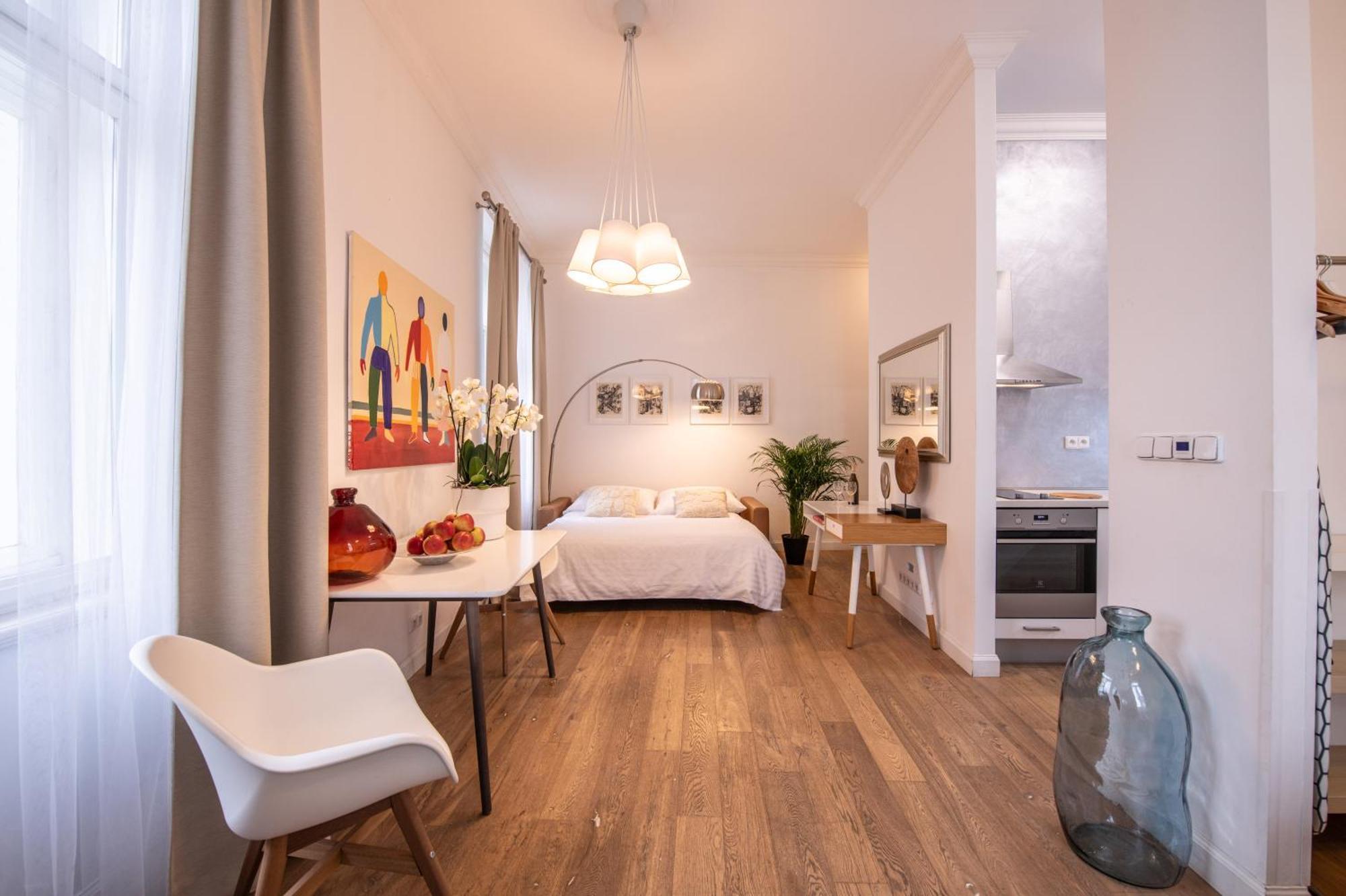 Modern Downtown Apt - Renovated, On Ideal Location Praga Exterior foto